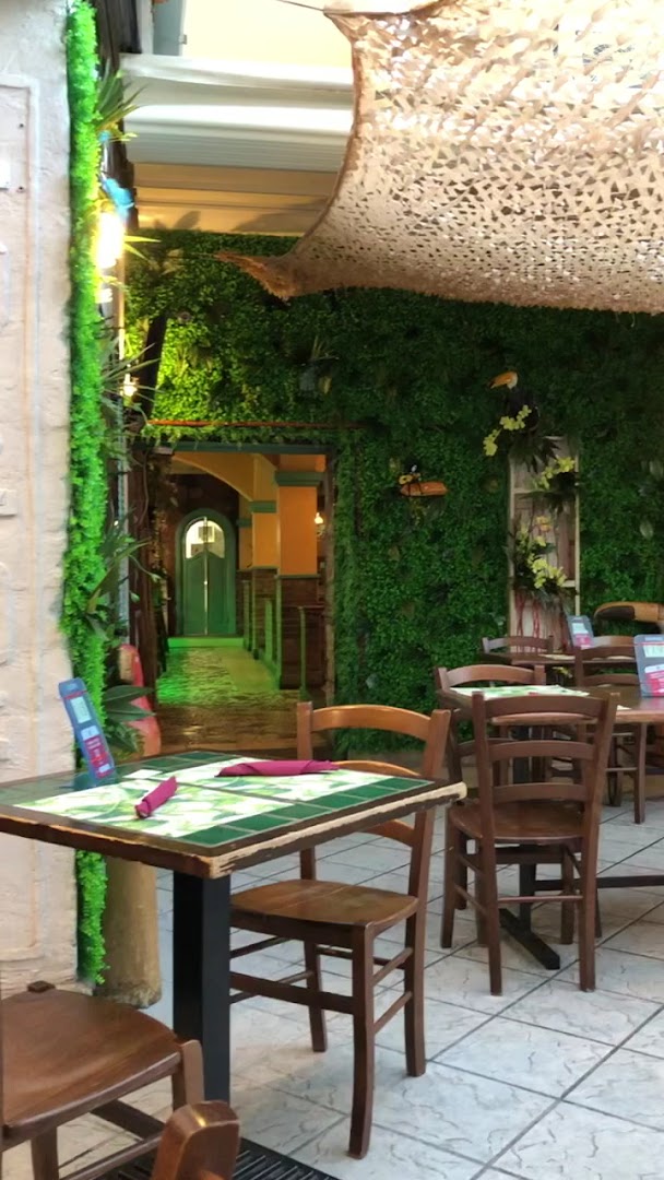 Quetzal Cafe'