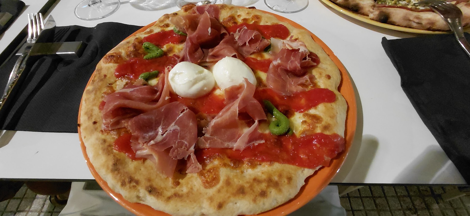 R2S pizza e wine