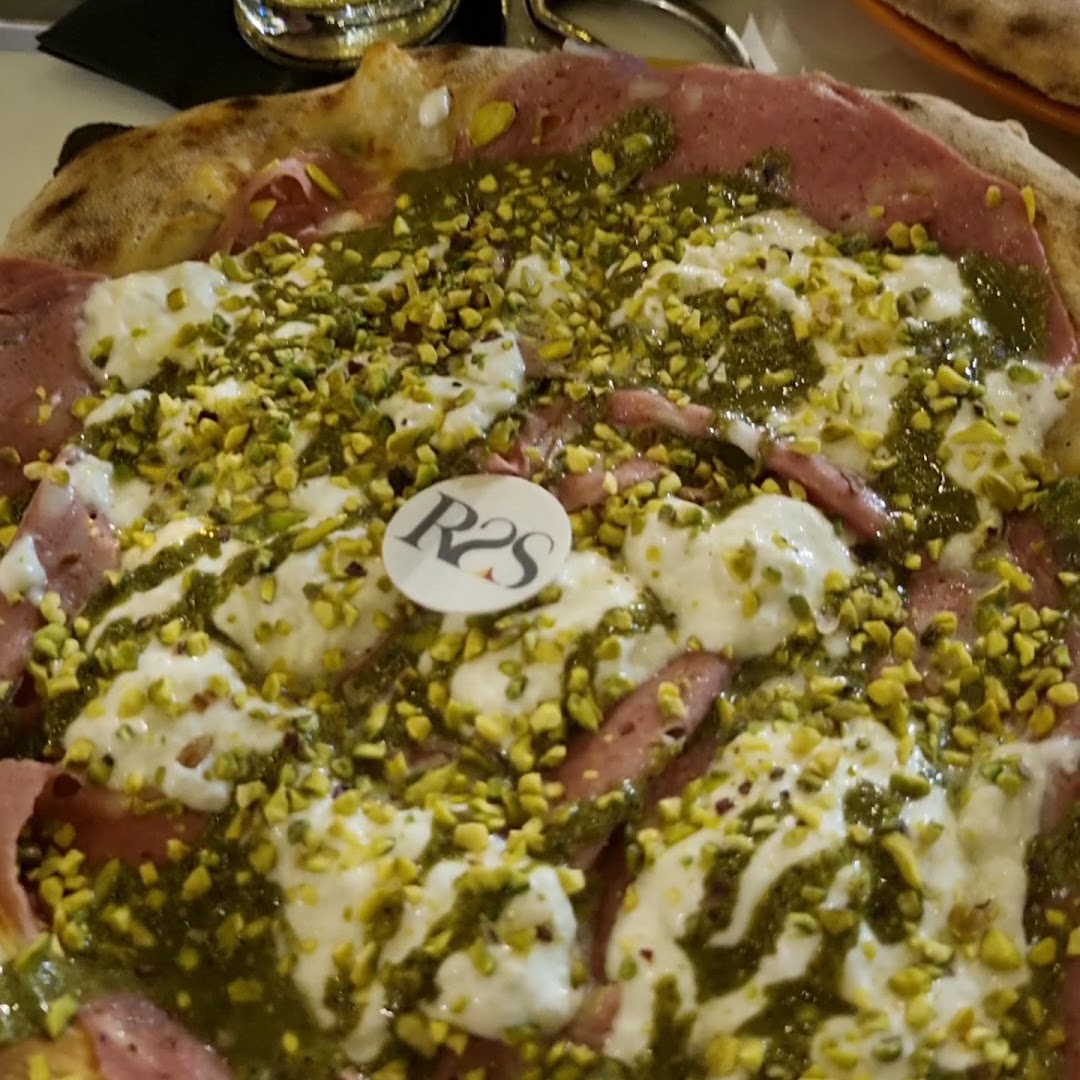 R2S pizza e wine