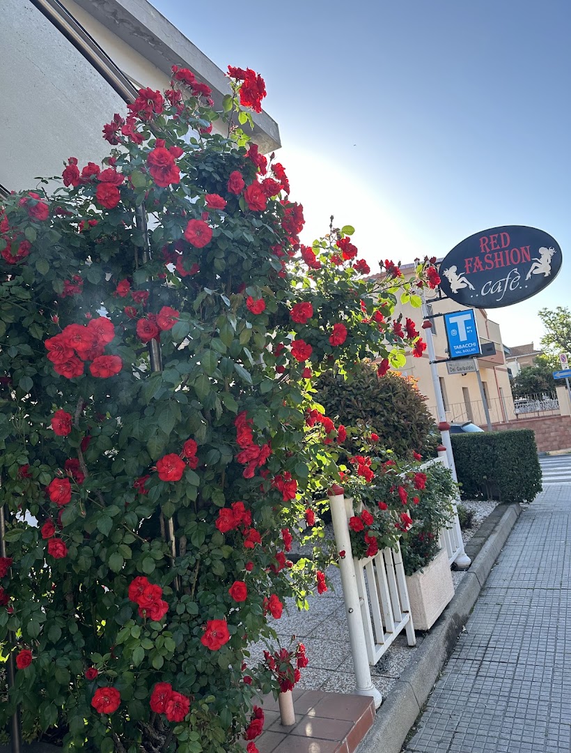 RED FASHION CAFÈ