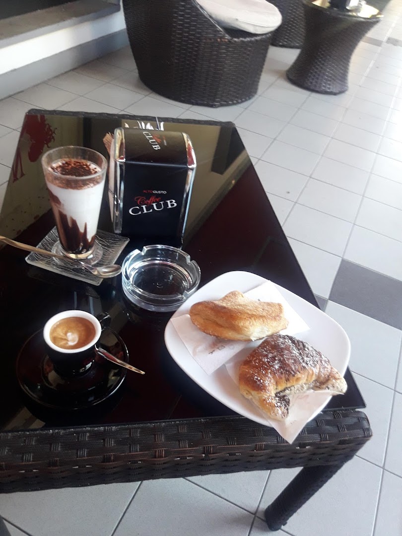 RED FASHION CAFÈ