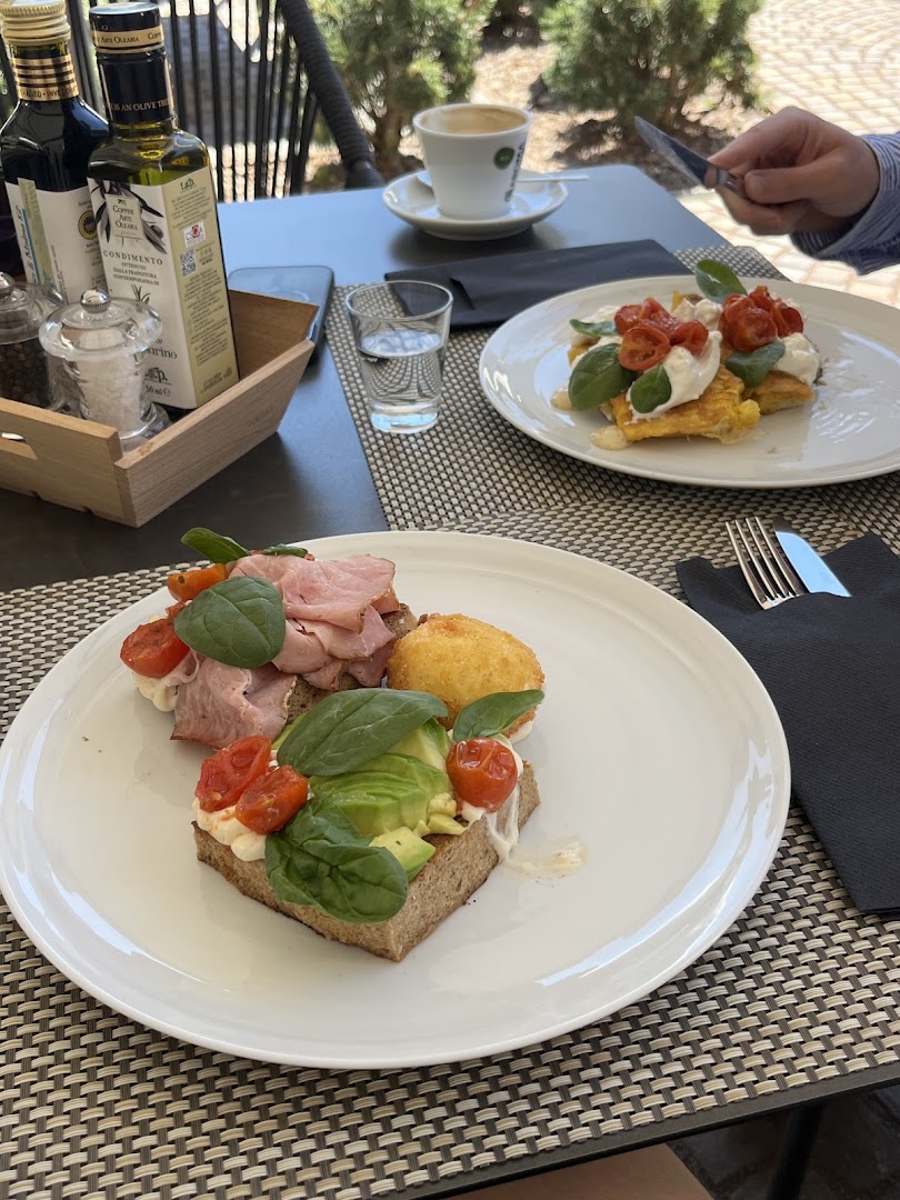 Regina Bar-Bistro-Patisserie