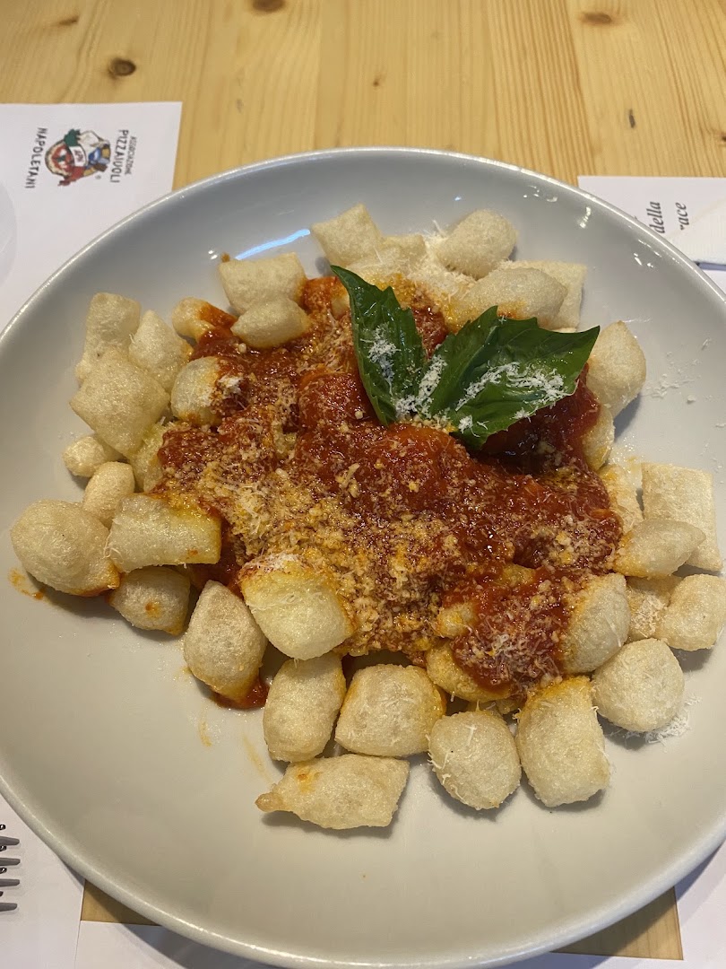 Reginella, Angri