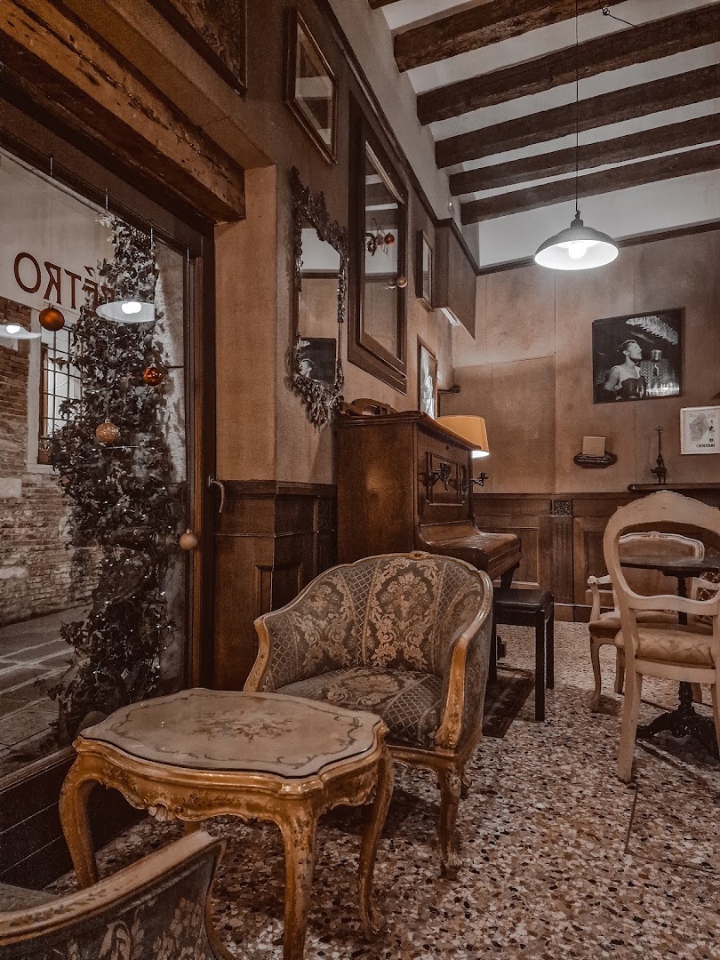 Rétro - Cocktail & Wine Bar