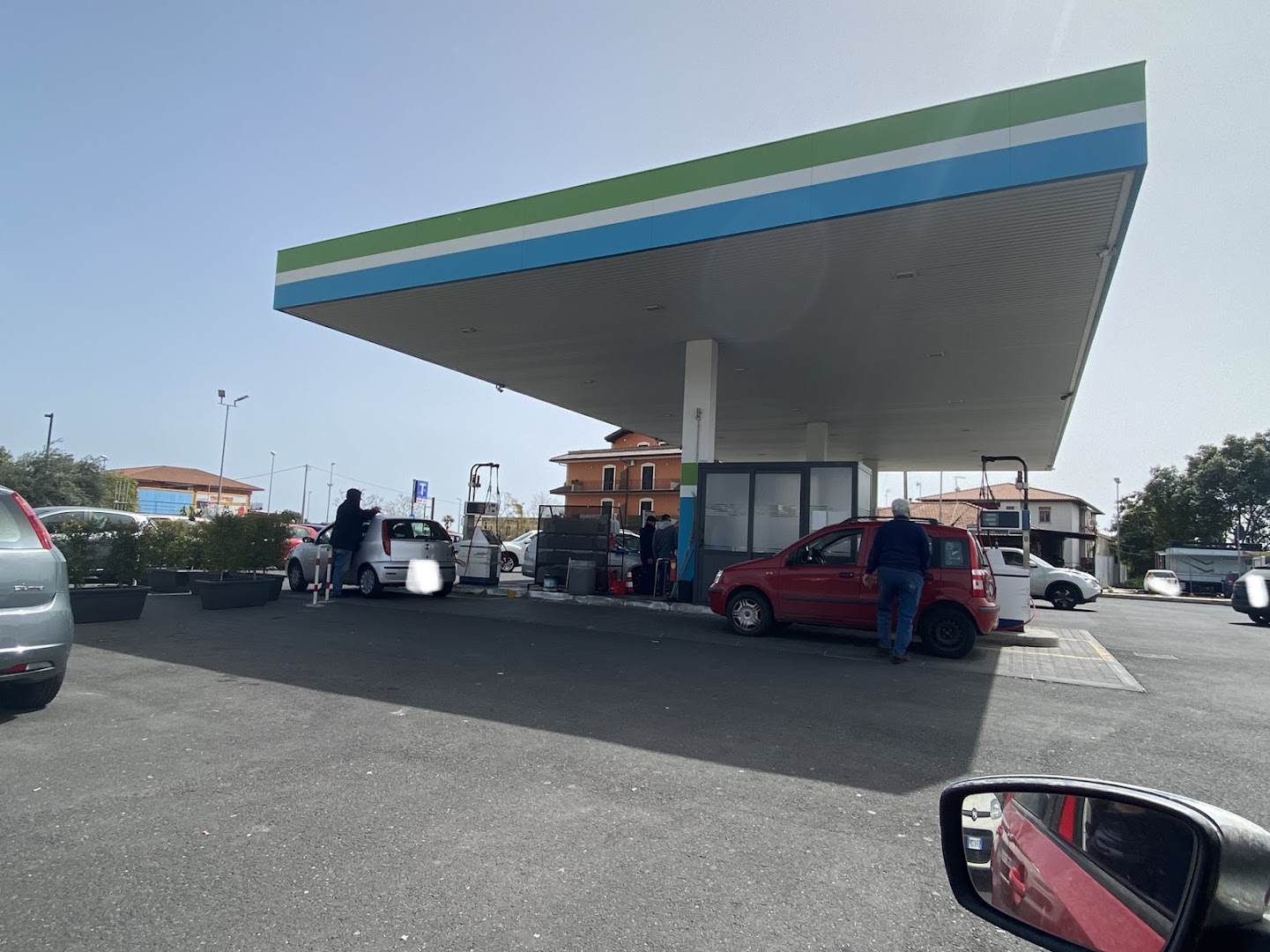 Rifornimento Ecoil Metano e Colonnine Elettriche, bar tabacchi