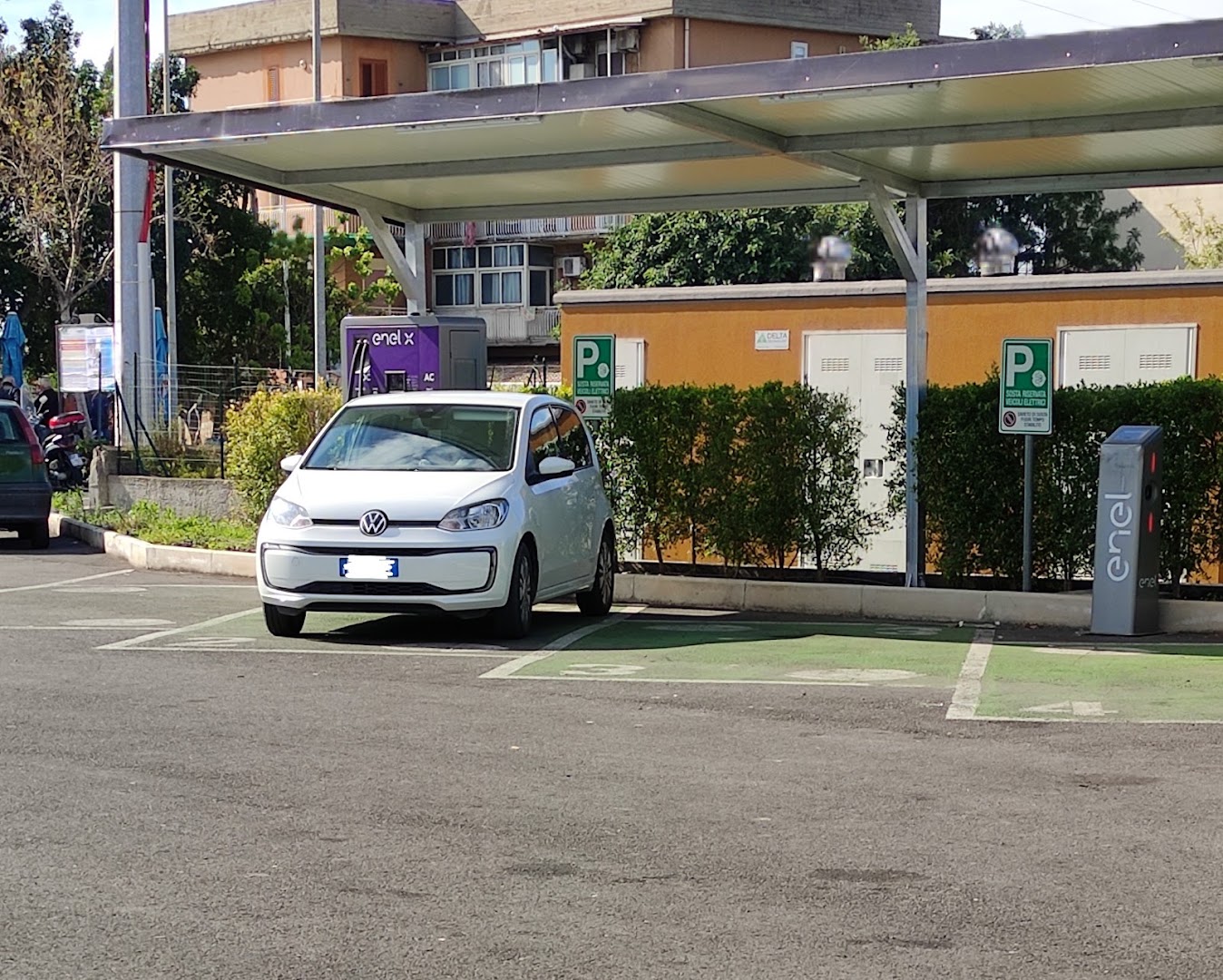 Rifornimento Ecoil Metano e Colonnine Elettriche, bar tabacchi