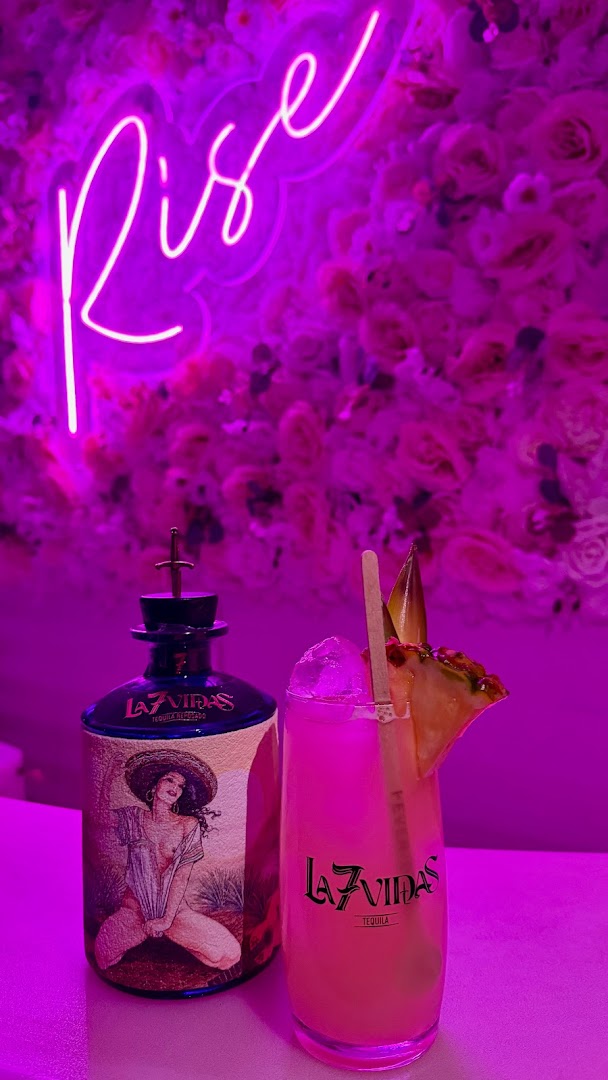 Rise Cocktail & Skyline