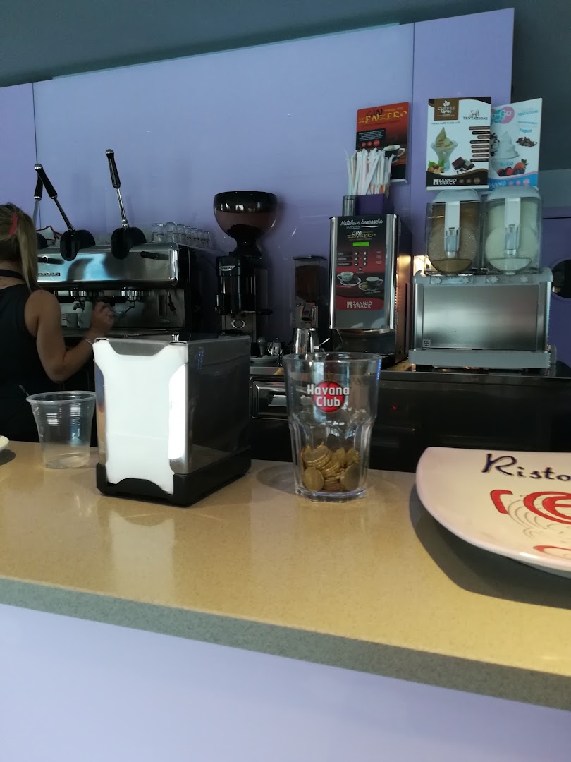 Risto Pub Red Café