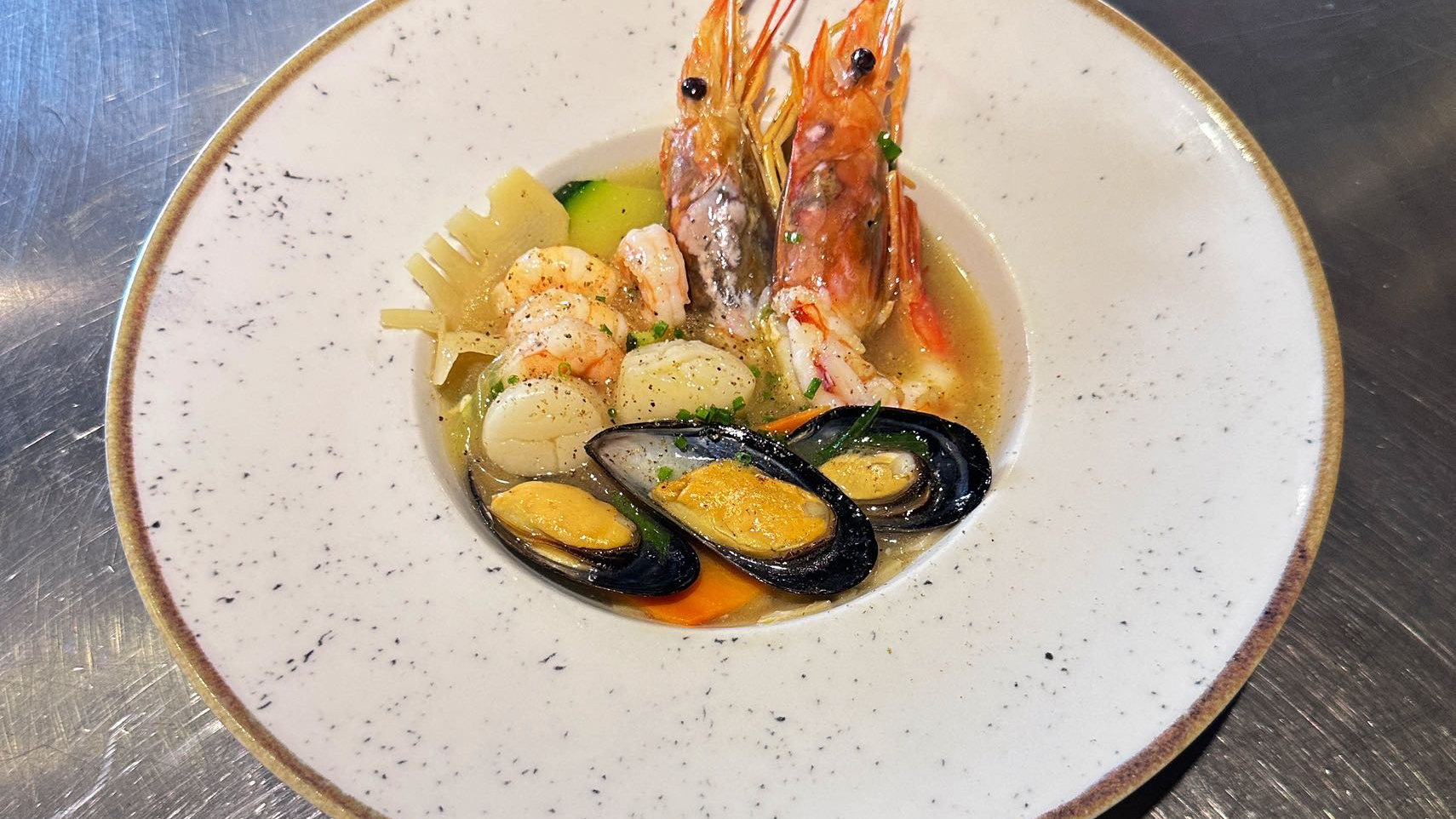 Ristorante Bambus, Ora