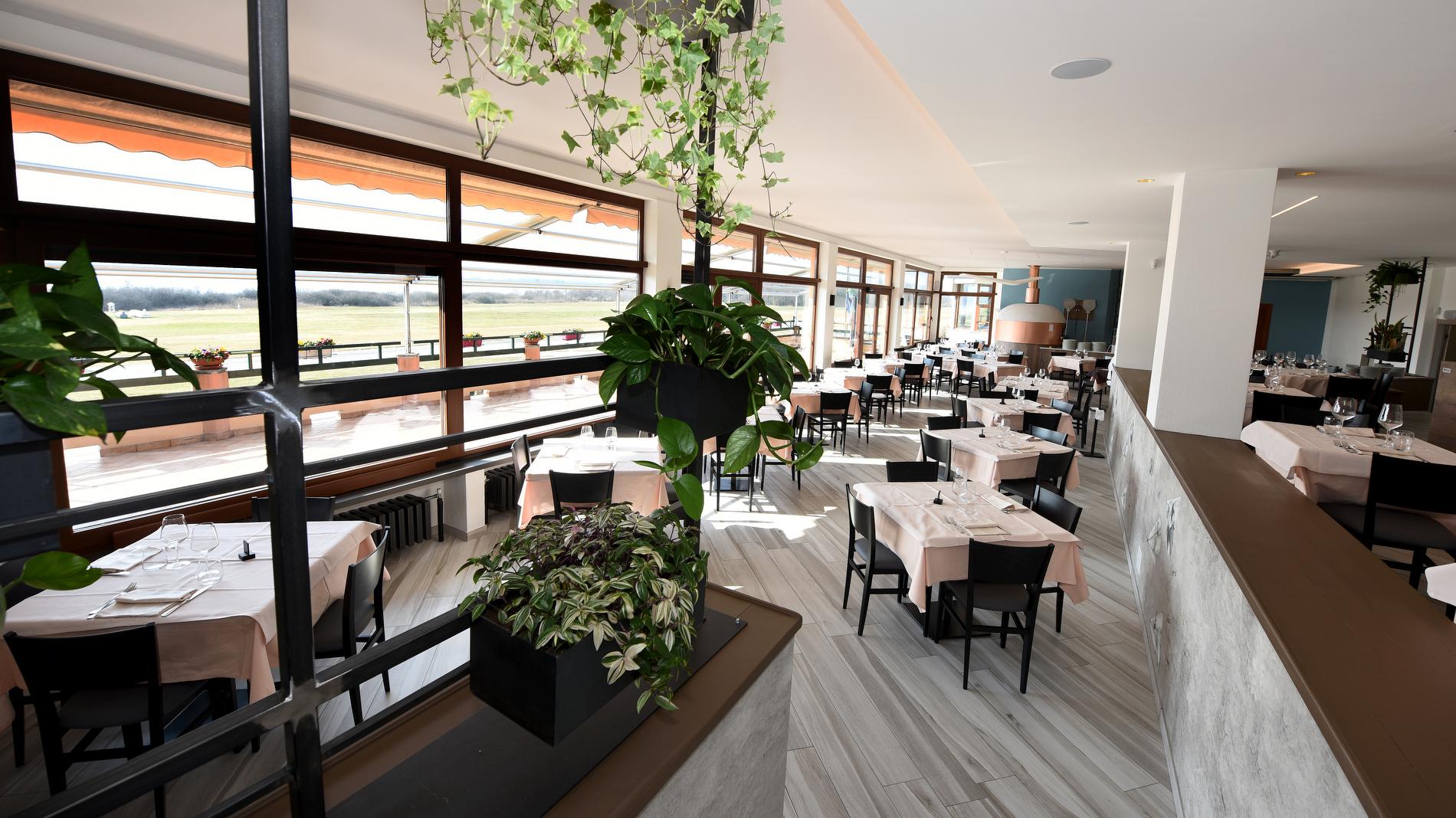 Ristorante con Pizzeria Volo a Vela - Veranda vista Lago -