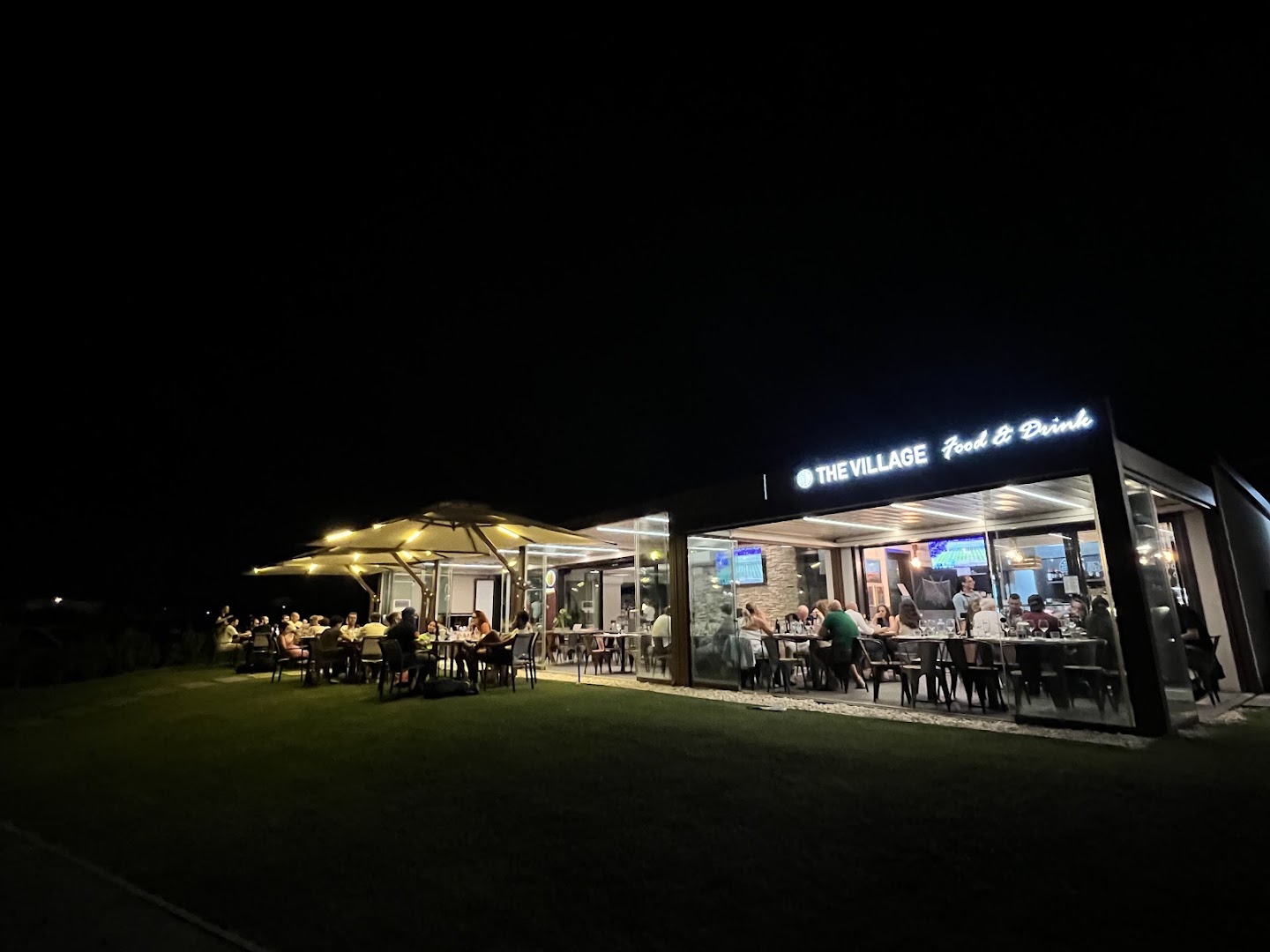 Ristorante e Pizzeria The Village Food & Drink