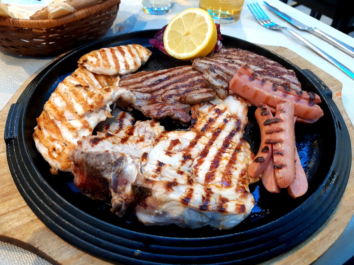 Ristorante «La Barcaccia» Pizzeria «Forno a Legna»