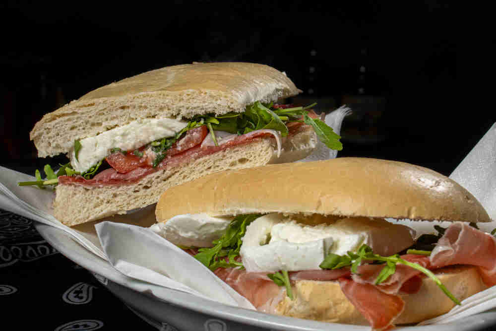 Ristorante Ladybug | Hamburger, Pizze, Carne alle griglia e Aperitivi