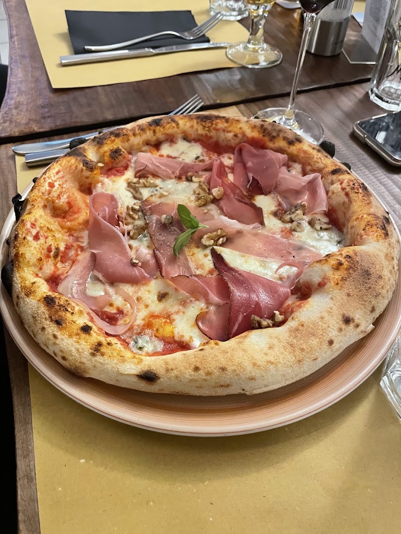 Ristorante Ladybug | Hamburger, Pizze, Carne alle griglia e Aperitivi