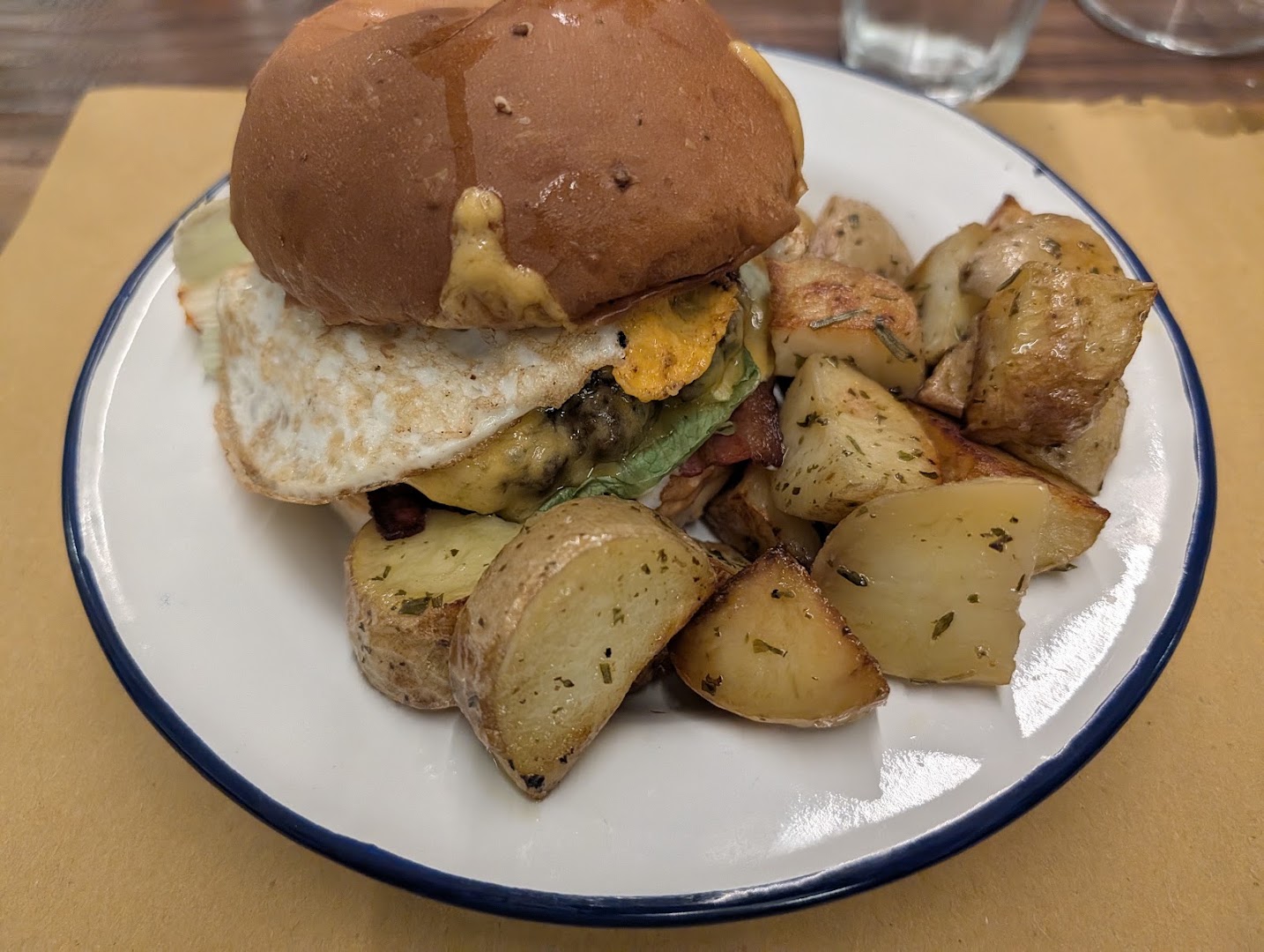 Ristorante Ladybug | Hamburger, Pizze, Carne alle griglia e Aperitivi