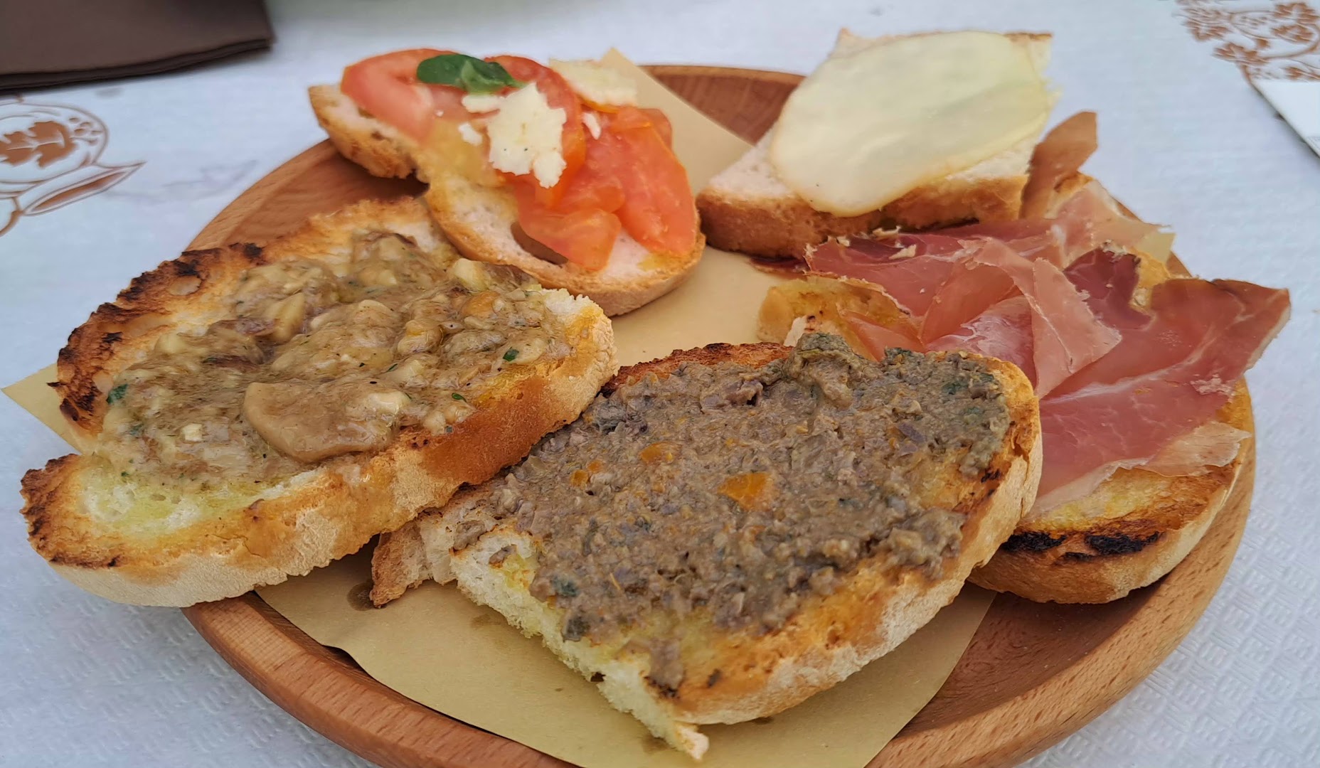 Ristorante Lago Pontini Caminetto la Nella