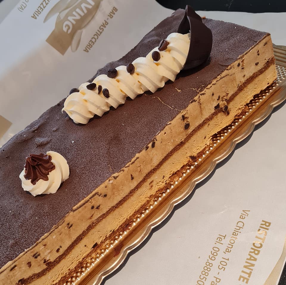 Ristorante Living con Bar Pasticceria e Pizzeria