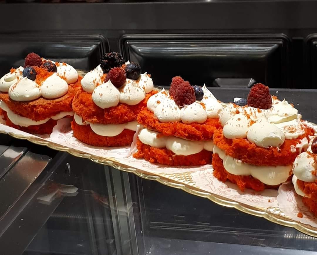 Ristorante Living con Bar Pasticceria e Pizzeria