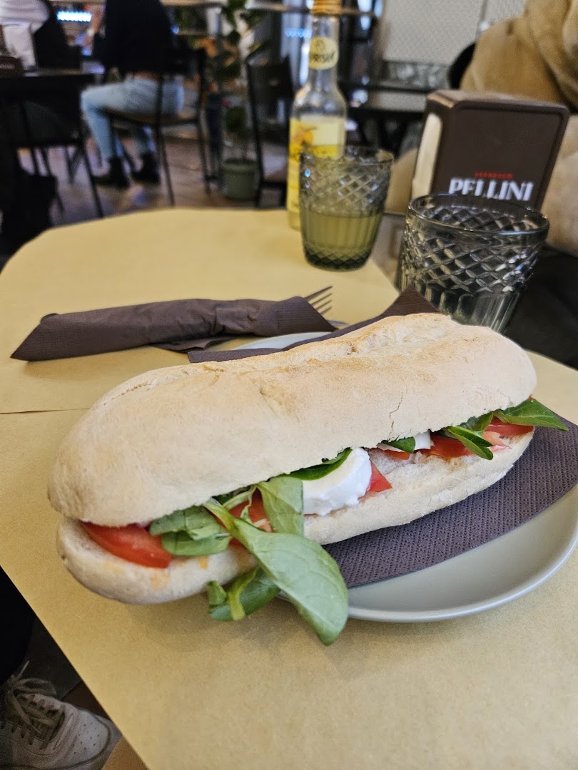 Ristorante Lucio's Coffee & Food