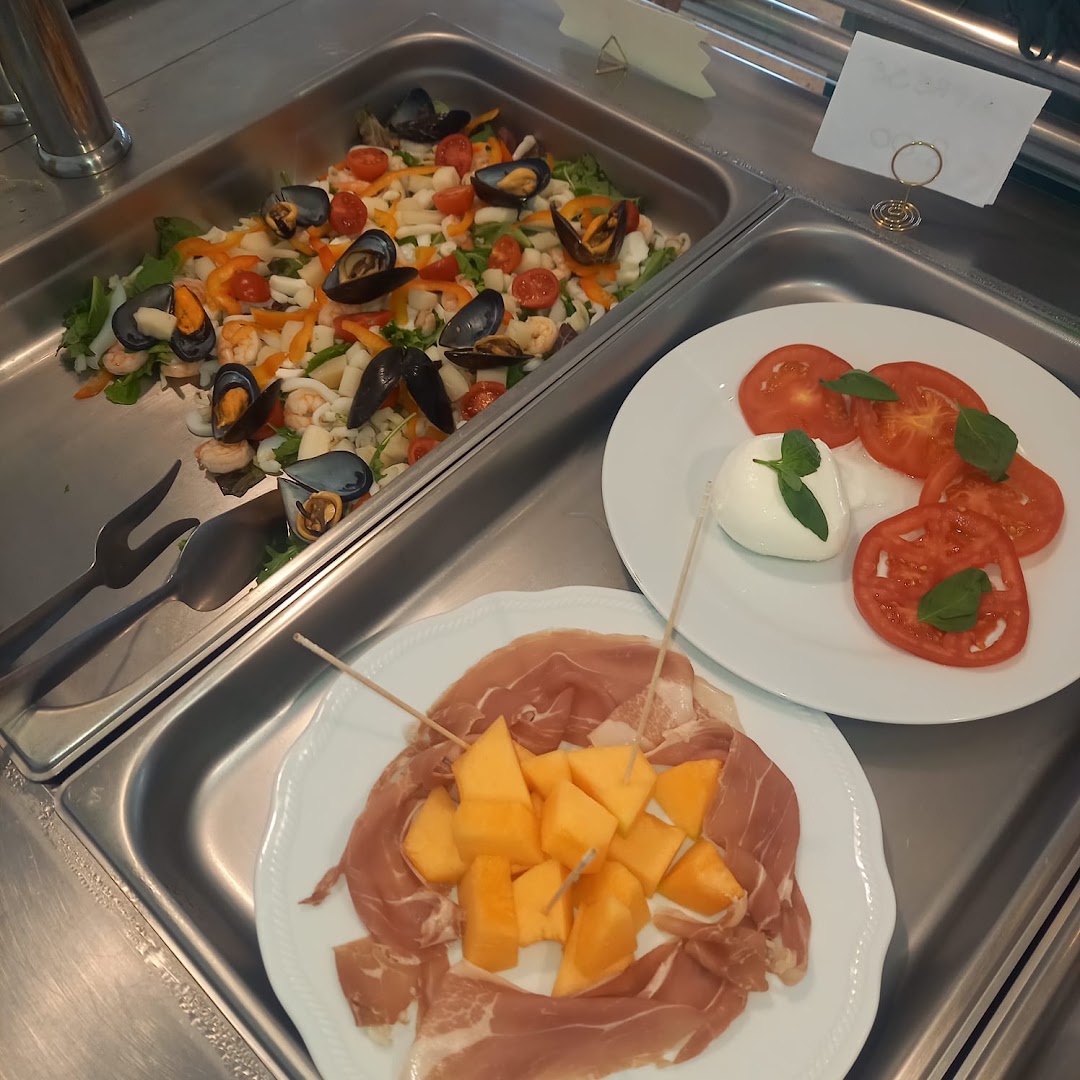 Ristorante Pesce e Carne "RistoVittoria" anche per Celiaci - senza lattosio, Vegetariani - Aperitivi - Pizzeria a Tirrenia