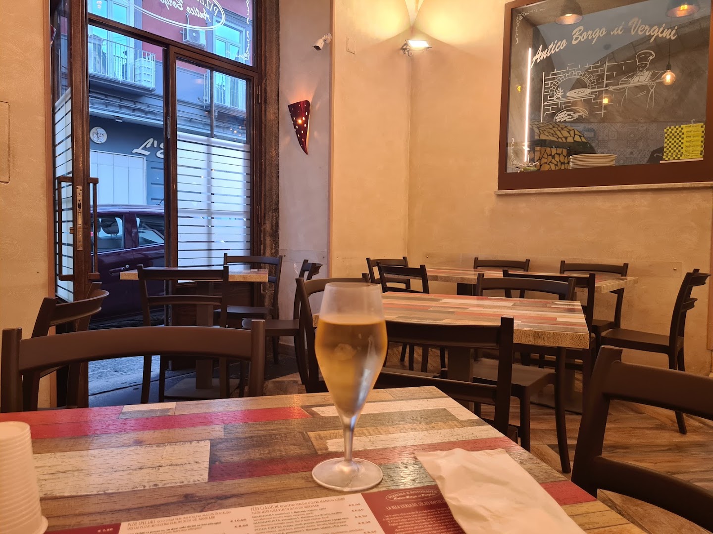 Ristorante pizzeria antico Borgo Ai vergini pizzeria napoli centro storico rione sanita’