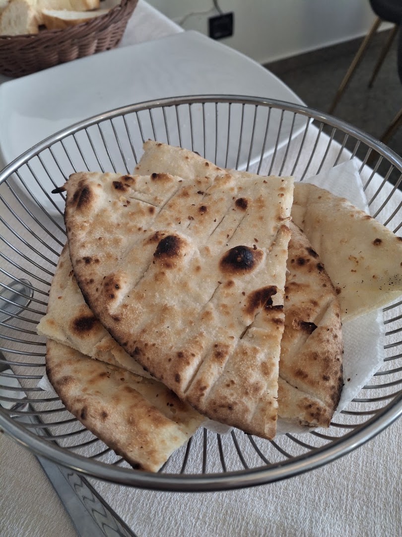 Ristorante pizzeria e cucina indiana