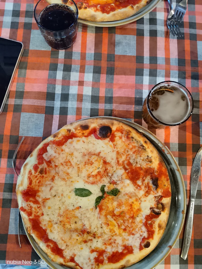 Ristorante Pizzeria Lo Chalet, Opera