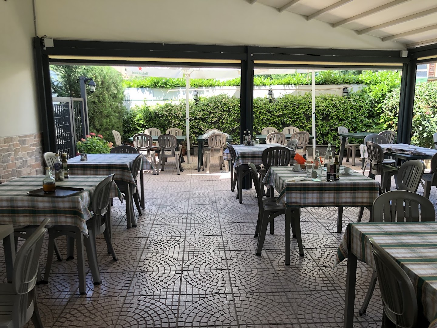 Ristorante Pizzeria Sapore di Mare con Tavoli Giardino