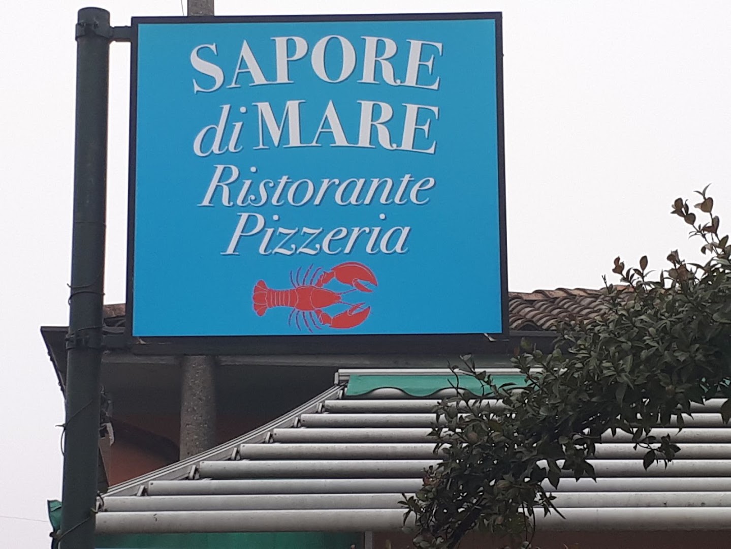 Ristorante Pizzeria Sapore di Mare con Tavoli Giardino