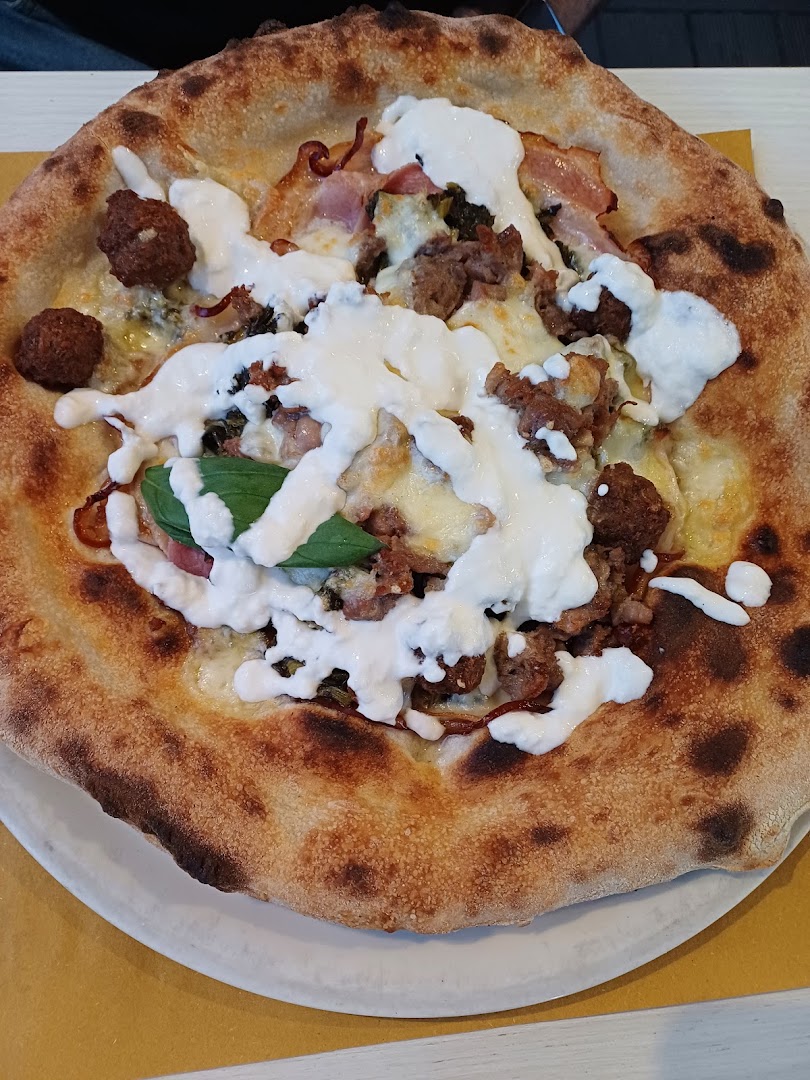 Ristorante Pizzeria Scugnizzi