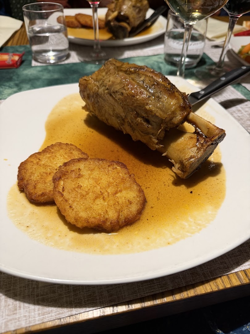 Ristorante Pizzeria Weinstube Al Cardo