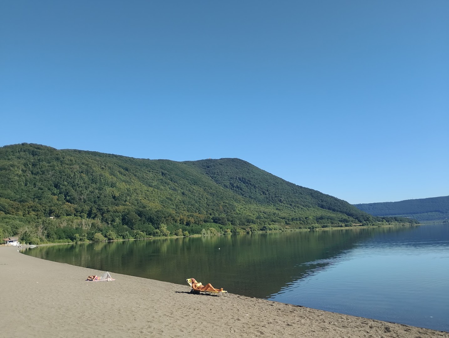 Riva Verde lago di Vico