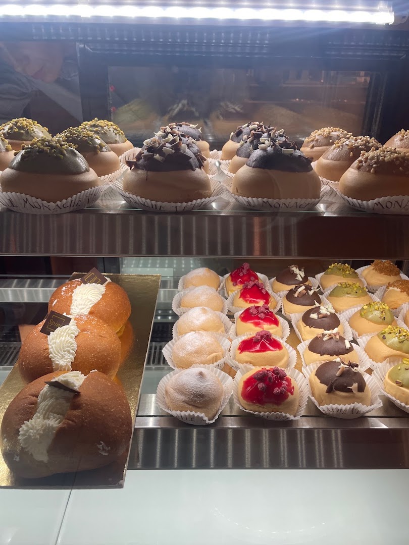 Rivareno Gelato Artigianale, Bar, Vineria, Pasticceria, Aperitivi con Taglieri Top, Focaccia genovese.