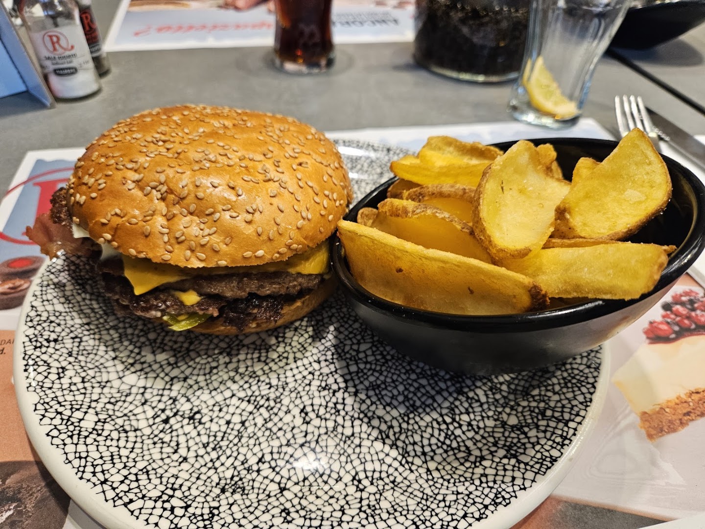 ROADHOUSE RESTAURANT CITY LIFE - MEATERY