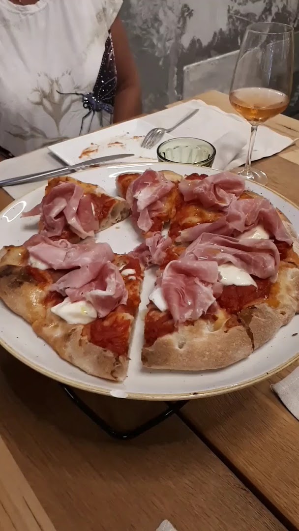 Roco's Lab - Pizza. Food