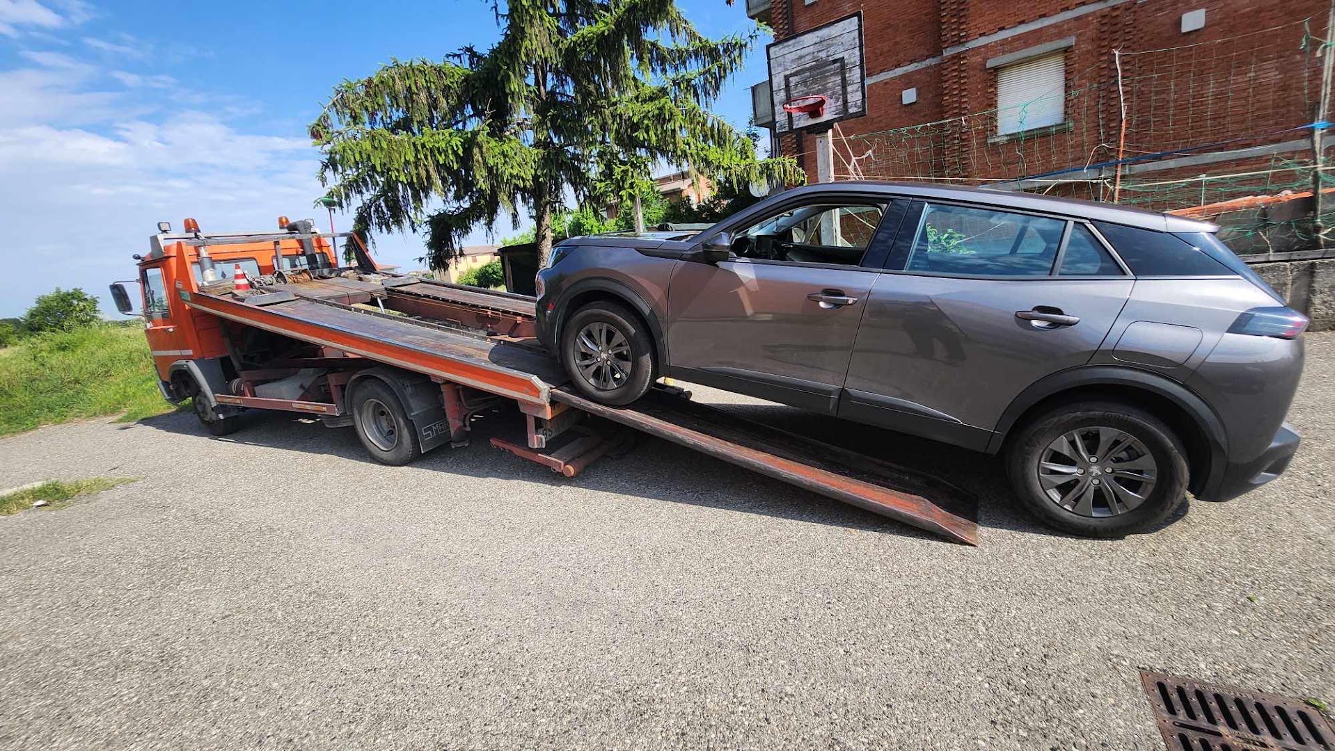 Ronca AutoService Soccorso stradale Carroattrezzi Diurno/Notturno H24 7/7