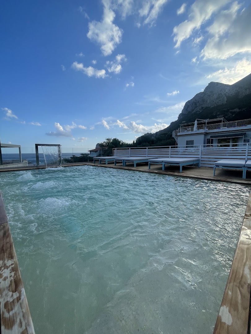 ROOF FIANI Restaurant Pool Bar