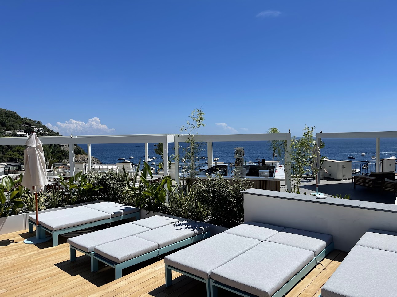 ROOF FIANI Restaurant Pool Bar