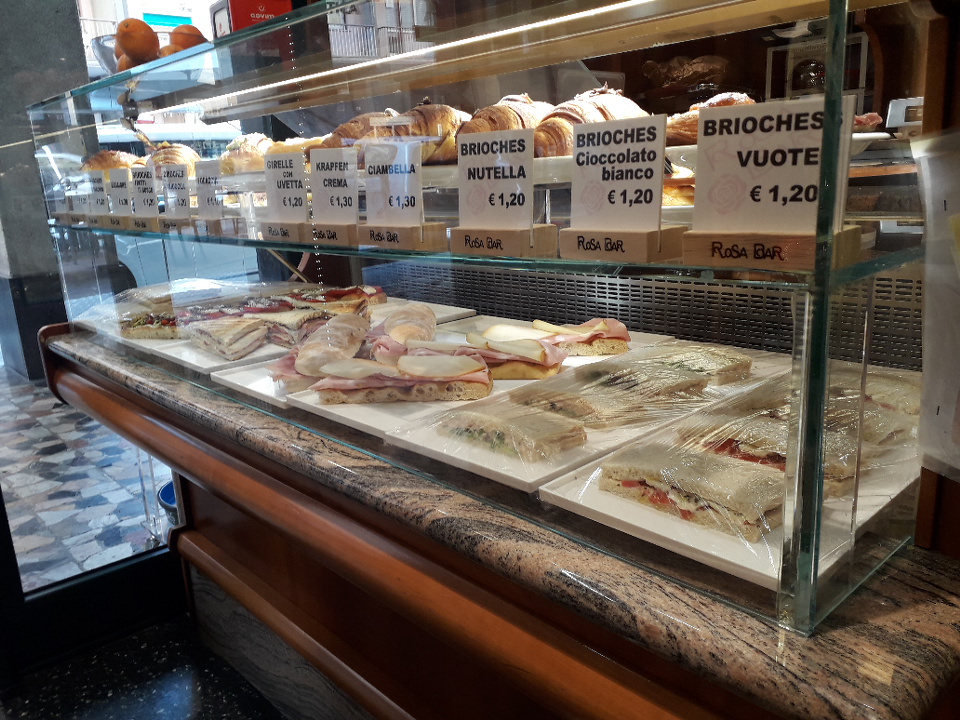Rosa bar, Genova