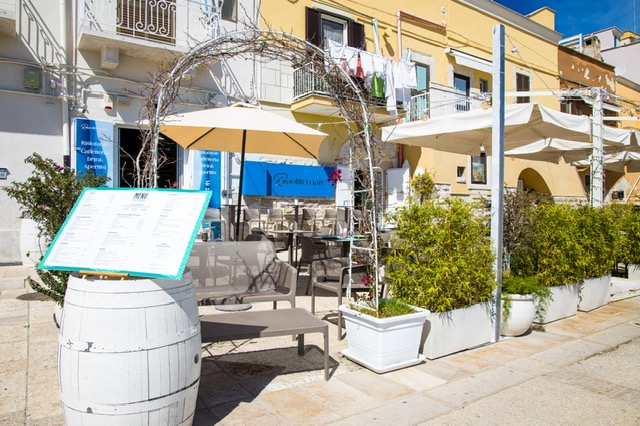 Rosso Oltremare, Bisceglie