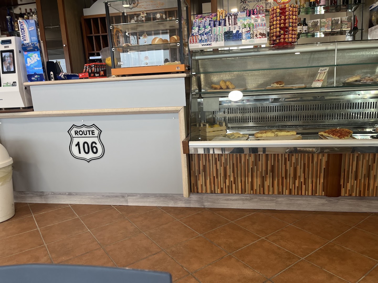 Route 106 Café Bar Tabacchi Ricevitoria Souvenir di Ugo Cacia