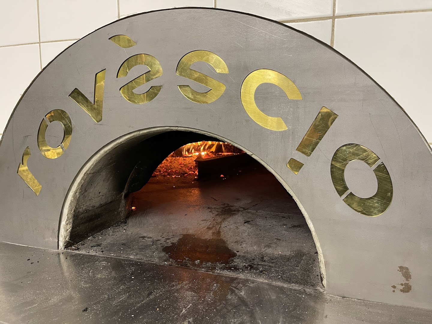 Rovèscio - Food and Lounge