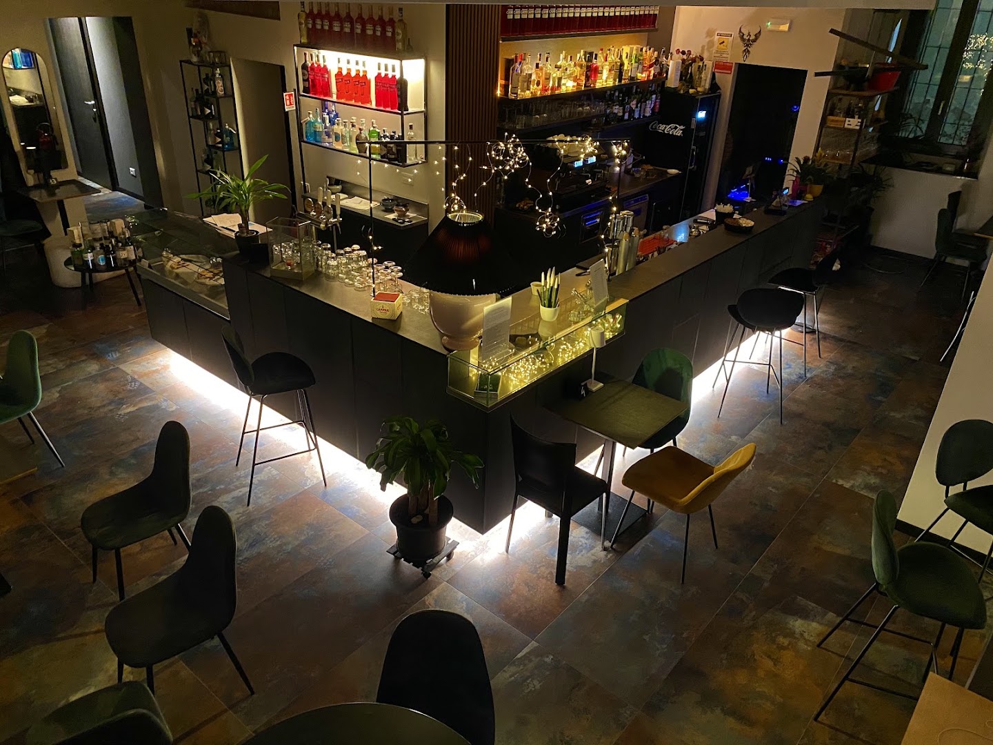 ROY RESTAURANT & BAR