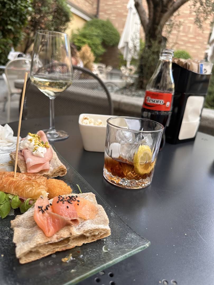 Royalty - Lounge Bar