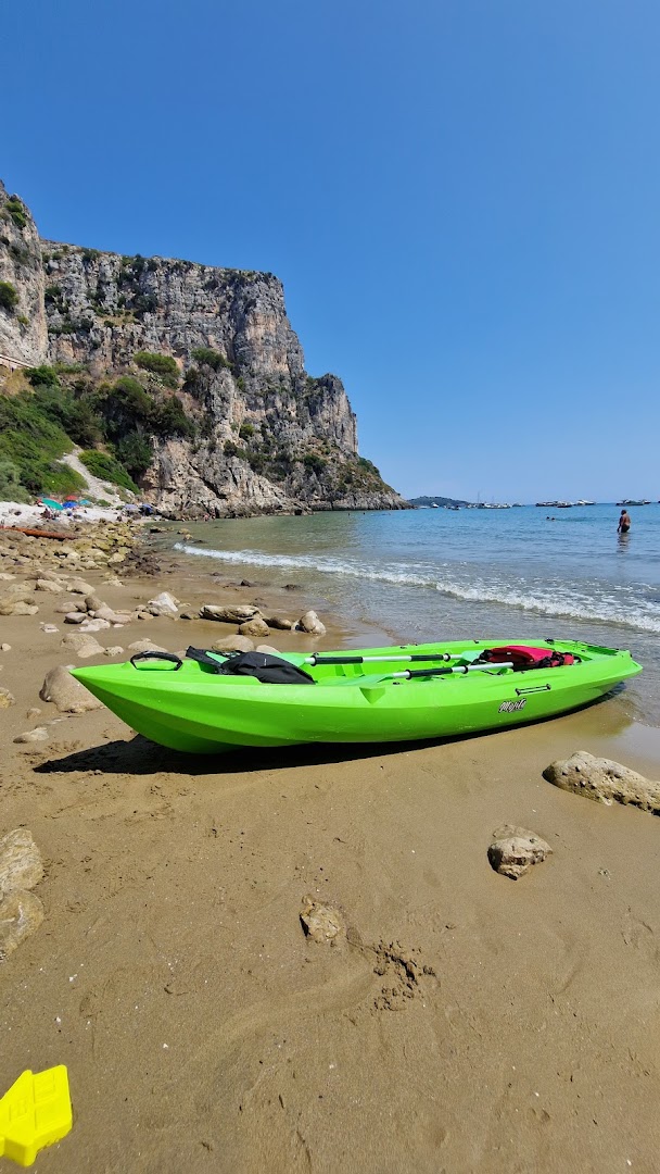 Sailing Resort-Spiaggia attrezzata,noleggio canoe e pedalò