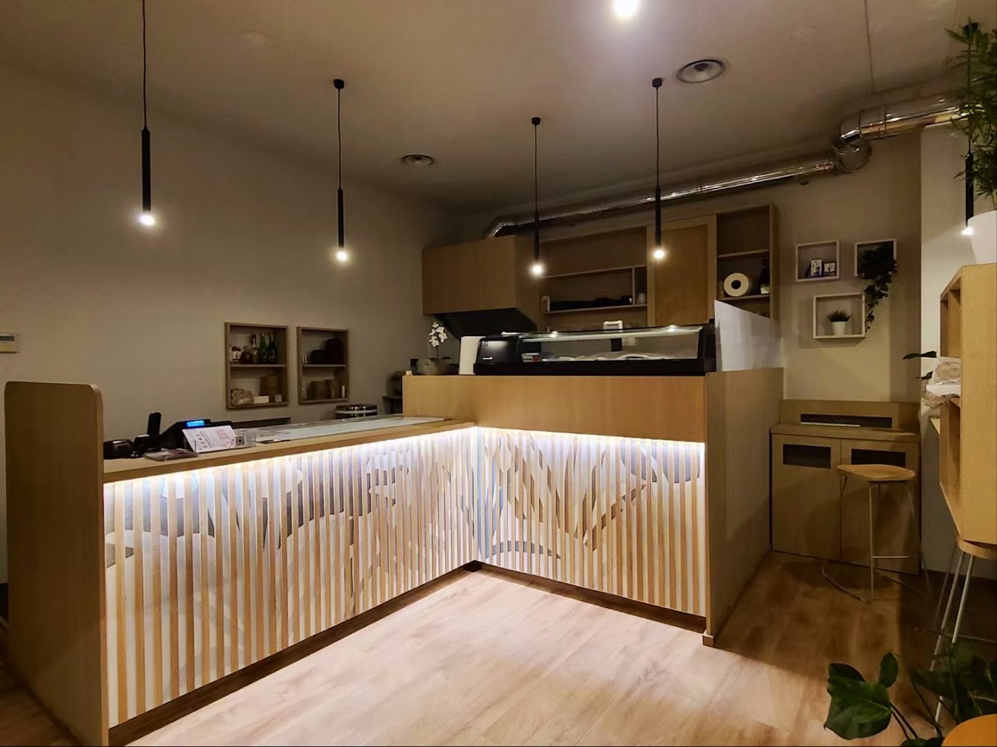 SAKURA SUSHI & POKE STATION