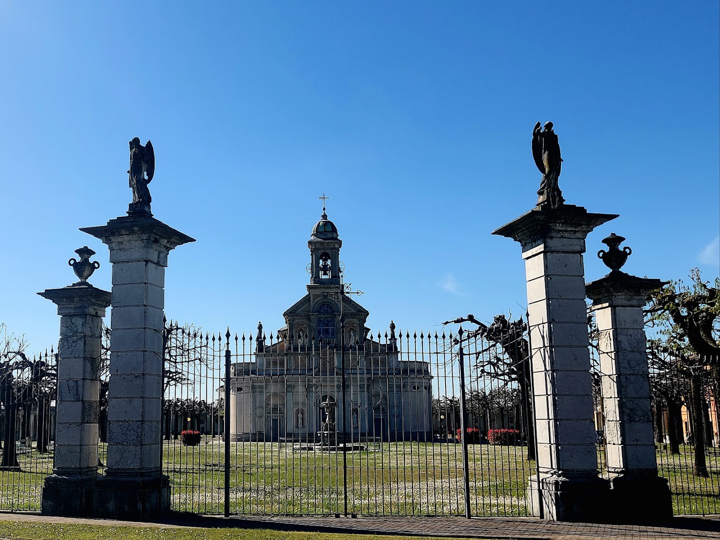 Santuario della Madonna dei Campi "Nostra Signora della Preghiera".