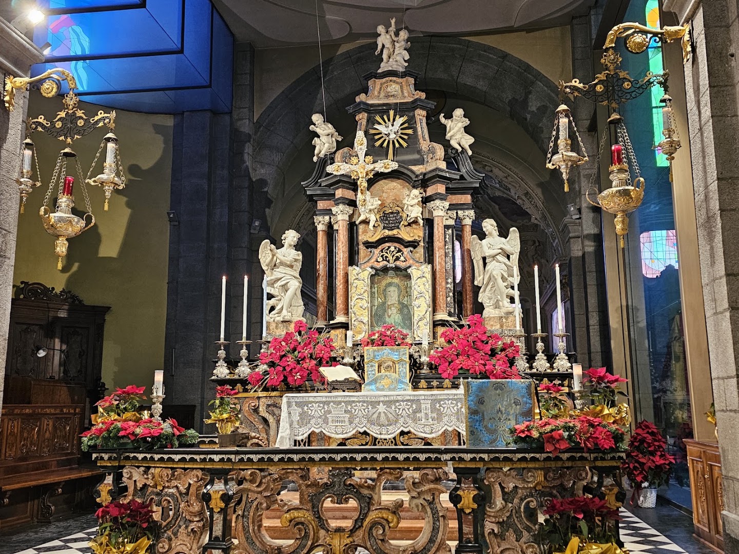 Santuario della Madonna del Sangue, Re