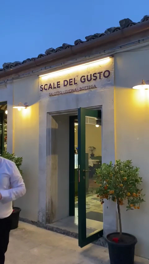 Scale del Gusto | salotto • cucina • bottega