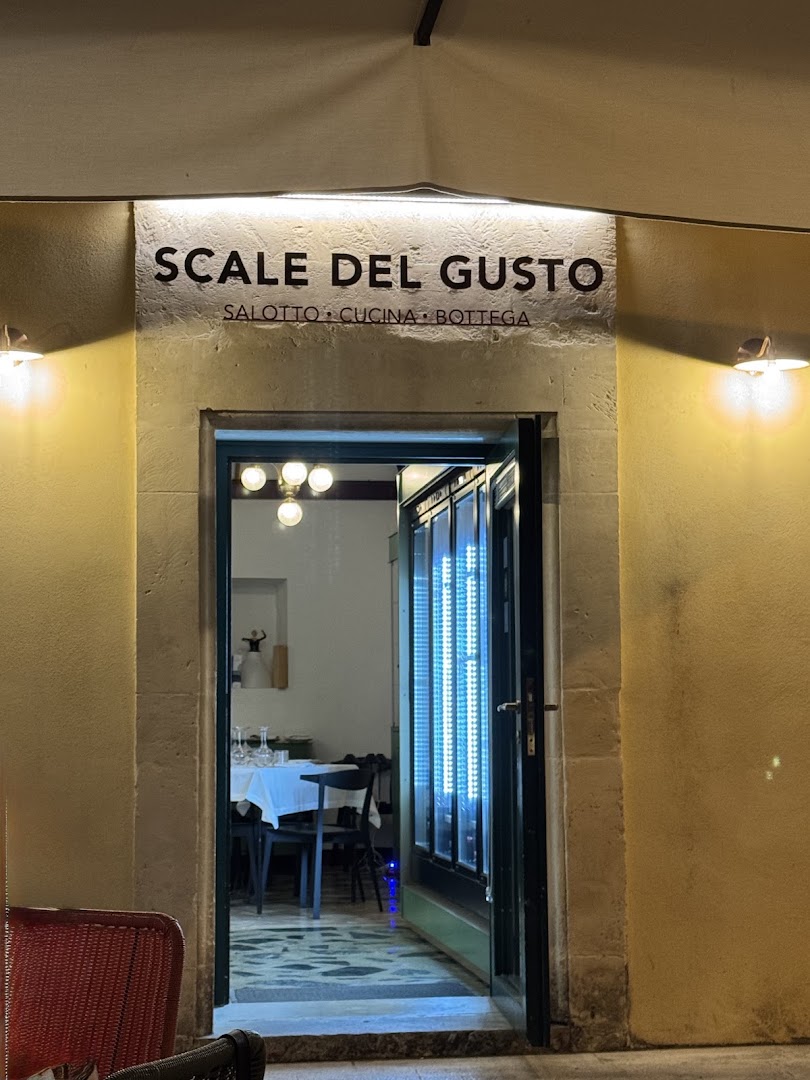 Scale del Gusto | salotto • cucina • bottega